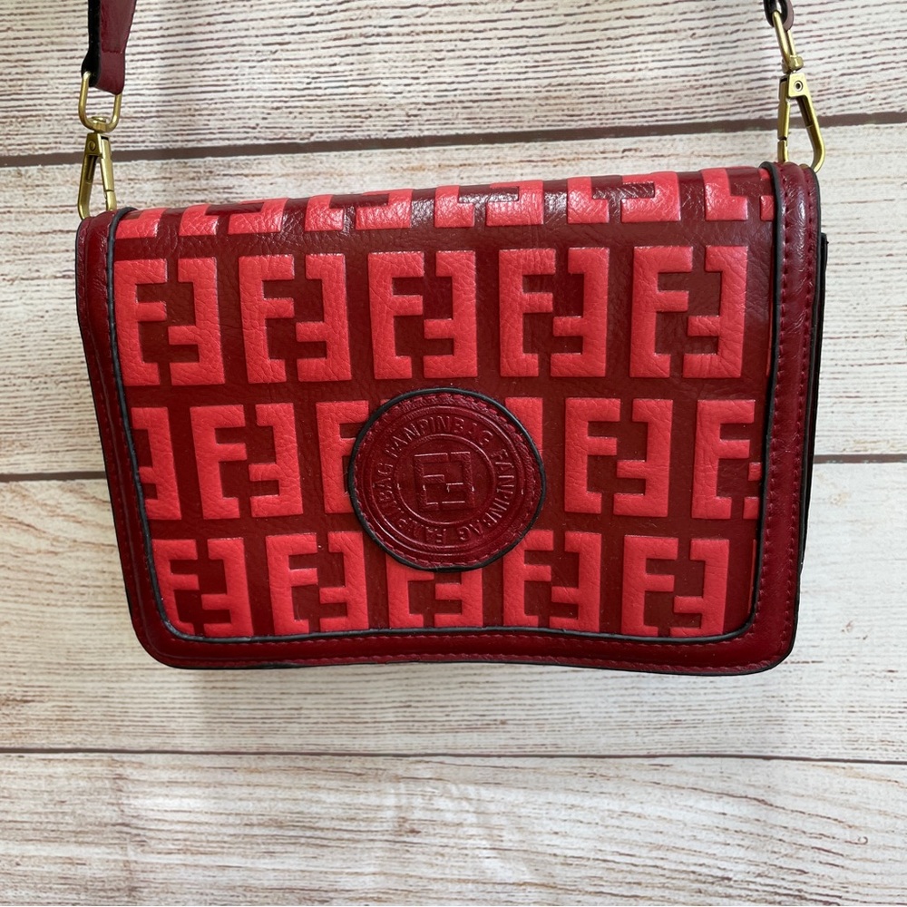 NEW WITHOUT TAGS FANPIN CAMERA CROSSBODY‎ BAG